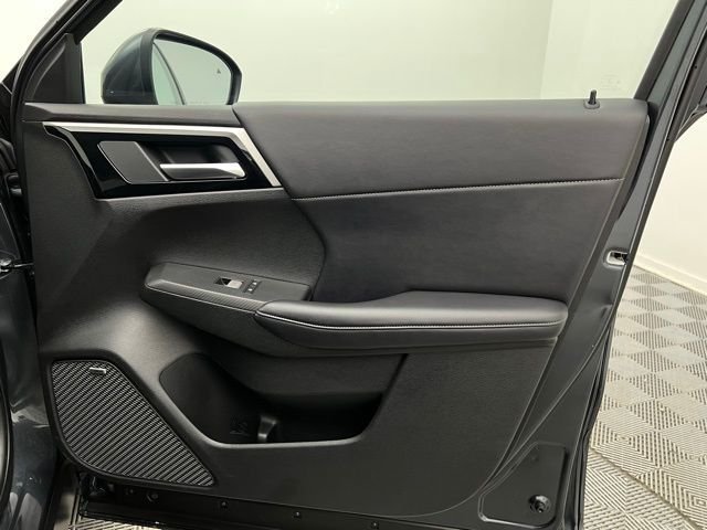 Used 2025 Moonstone Gray Metallic/Black Roof Mitsubishi SE image 19