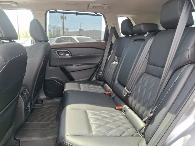 Used 2023 Gray Nissan Platinum image 12