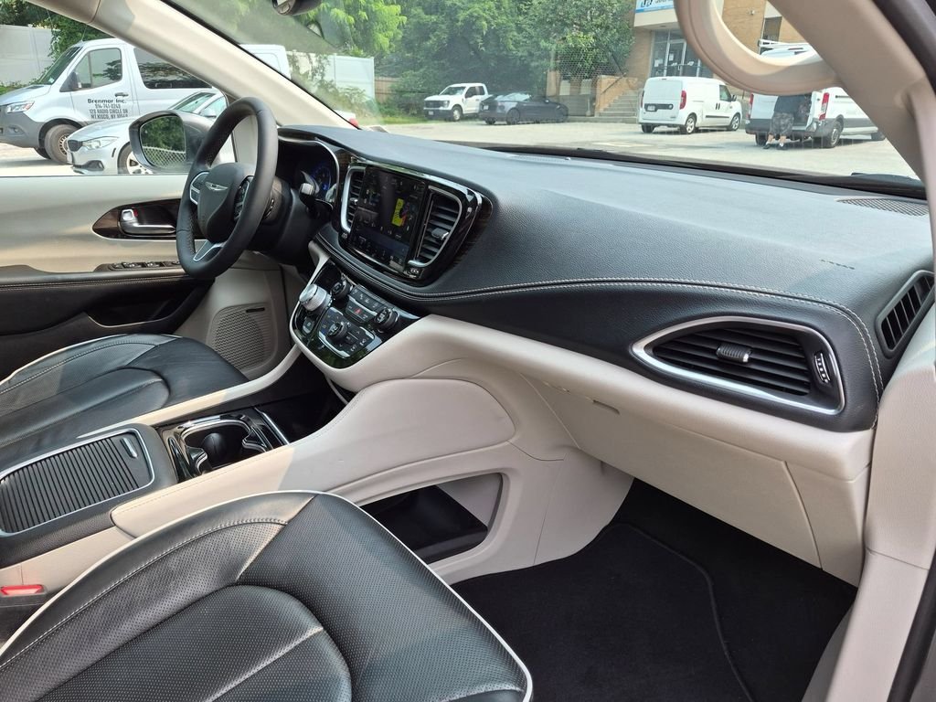 Used 2022 Gray Chrysler Limited image 34