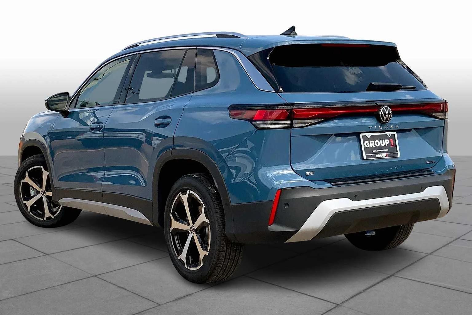 New 2025 Monterey Blue Pearl Volkswagen SE image 11