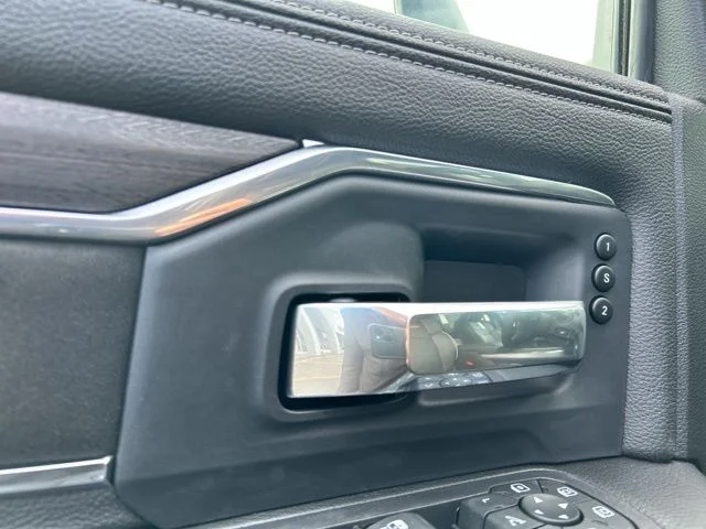 New 2026 Granite Crystal Metallic Clear-Coat Exterior Paint RAM Laramie image 27