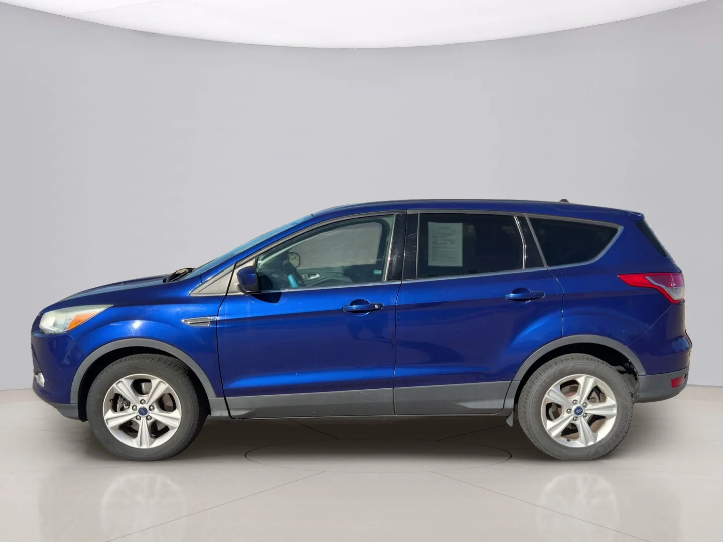 Used 2015 Blue Ford SE image 2