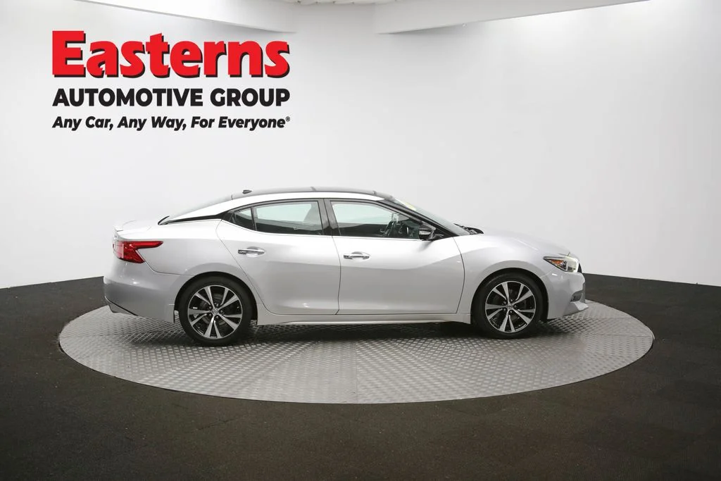 Used 2018 Silver Nissan Platinum image 48