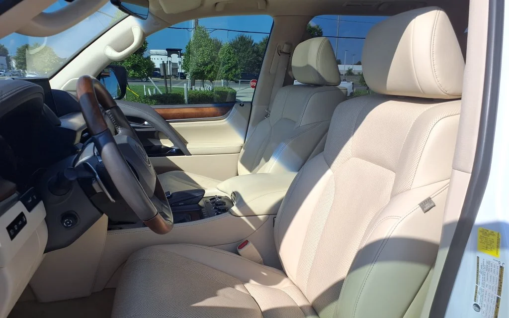 Used 2021 White Lexus 570 image 13