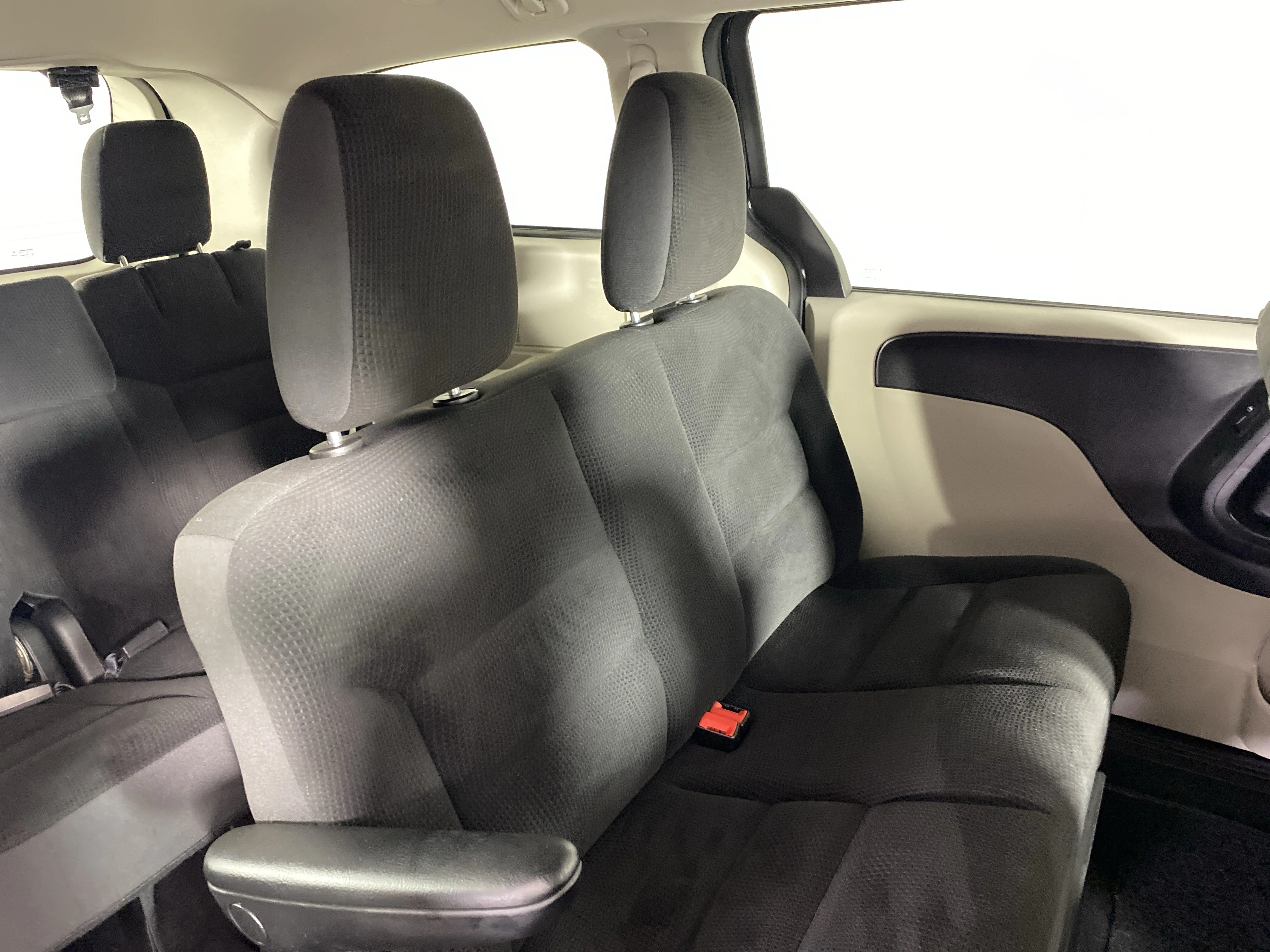 Used 2019 Black Onyx Crystal Pearlcoat Dodge SE image 30