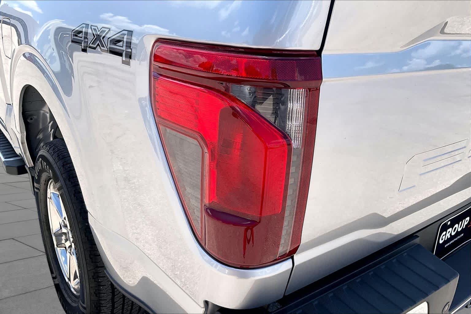 Used 2024 Iconic Silver Ford XLT image 27