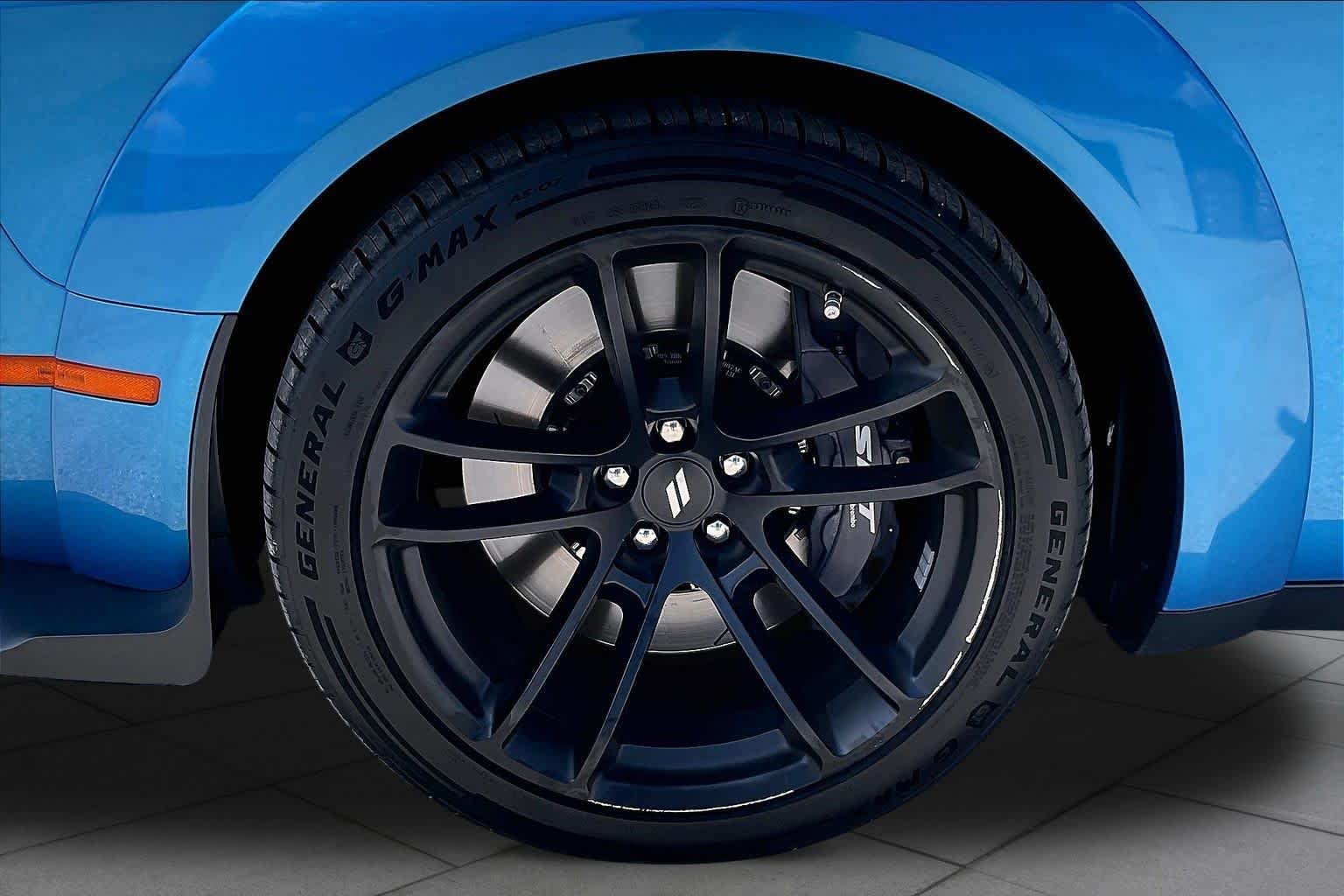 Used 2023 B5 Blue Pearlcoat Dodge R/T Scat Pack Widebody image 11
