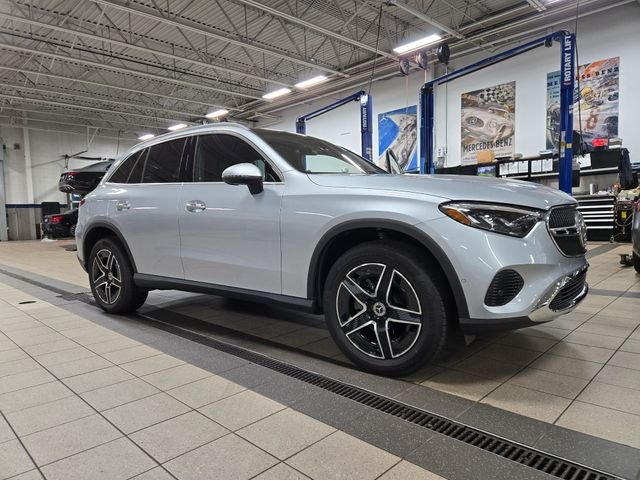 Used 2026  Mercedes-Benz GLC 300 image 1
