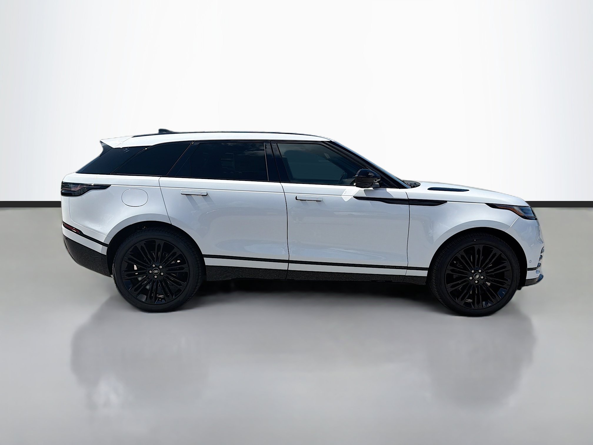 New 2026 Ostuni Pearl White Land Rover Belgravia Edition image 6