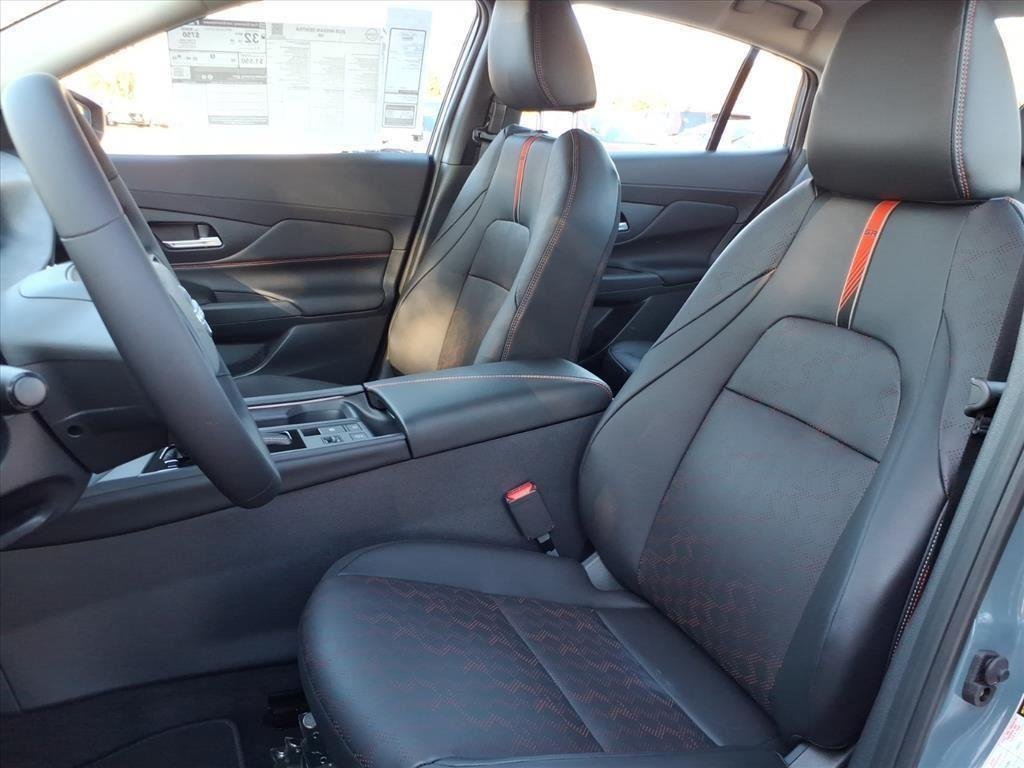 New 2026 Atlantic Gray Metallic / Super Black Two-tone Nissan SR image 8