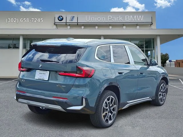 Used 2026 Cape York Green Metallic BMW xDrive28i image 4