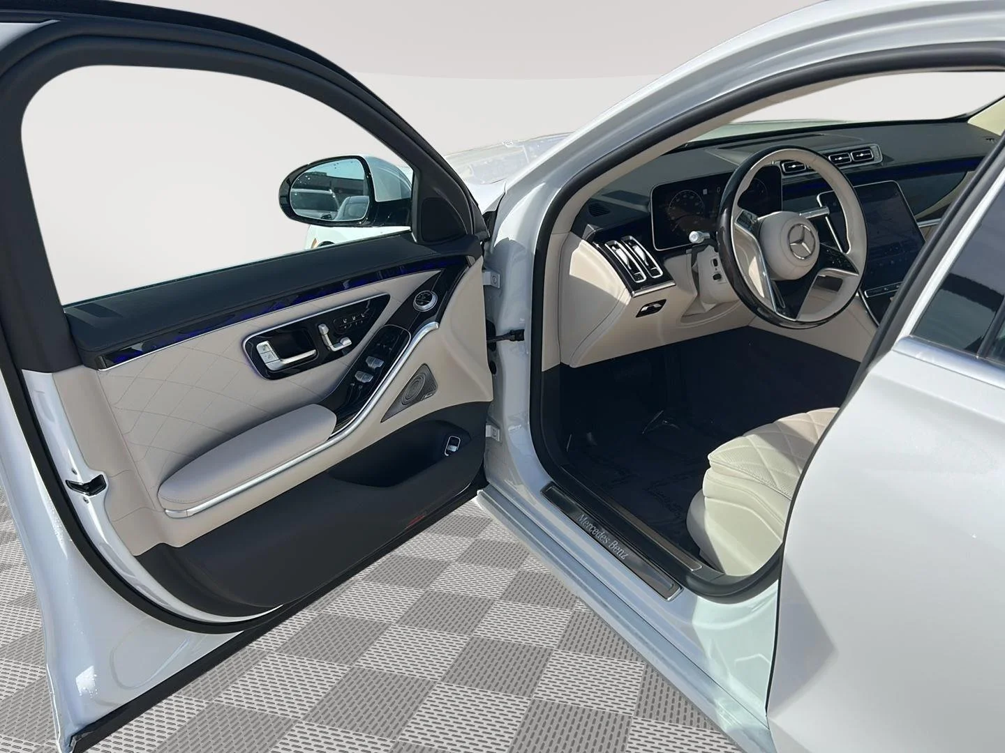 New 2026 MANUFAKTUR Moonlight White Metallic Mercedes-Benz S 580 image 11