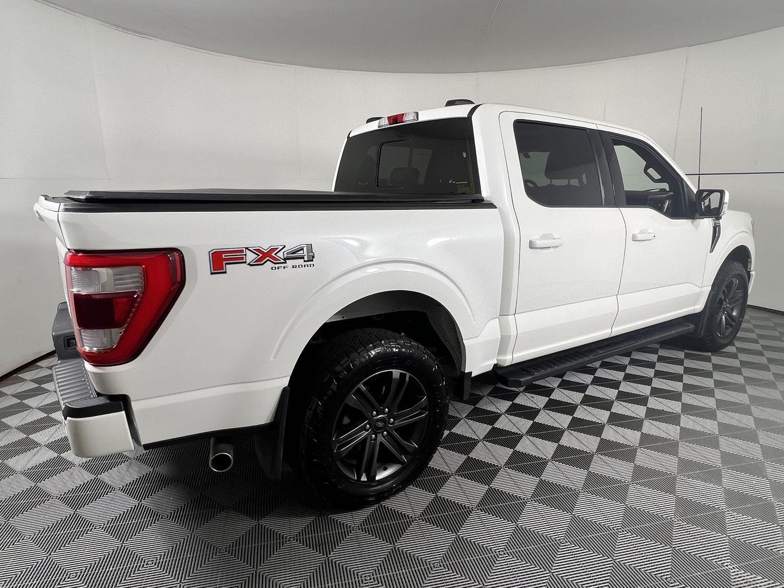 Used 2022 Star White Metallic Tri-Coat Ford LARIAT image 11