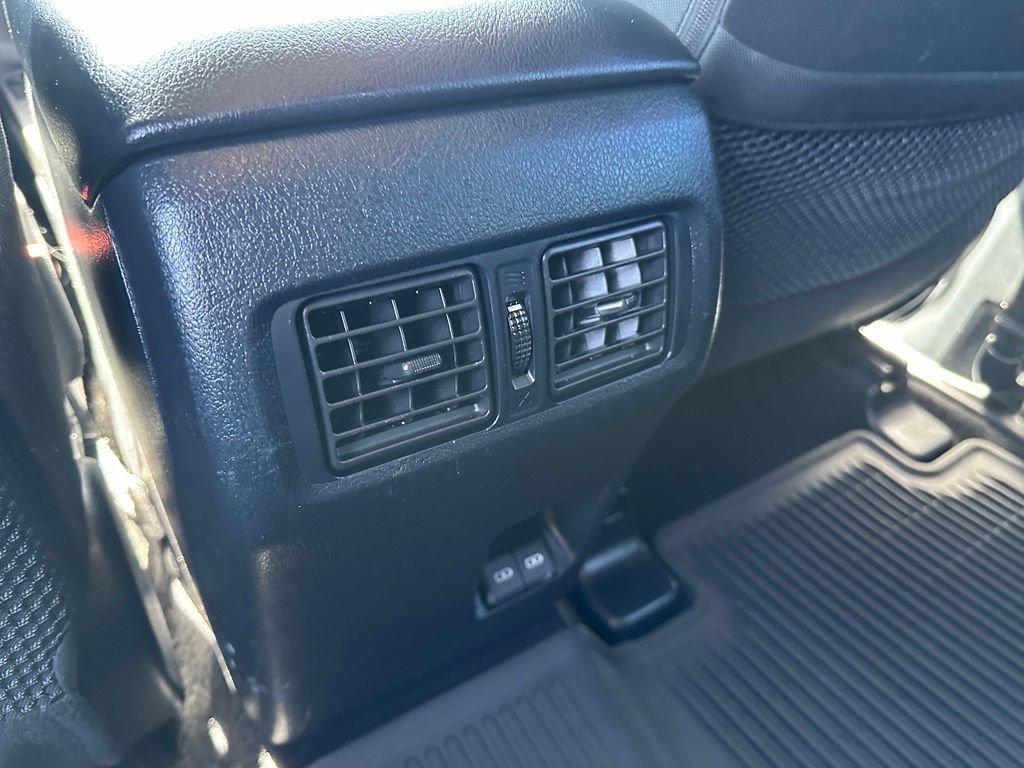 Used 2024  Toyota SR5 image 17