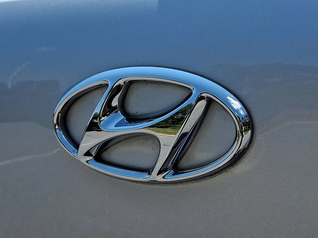 Used 2018 Silver Hyundai SEL image 31
