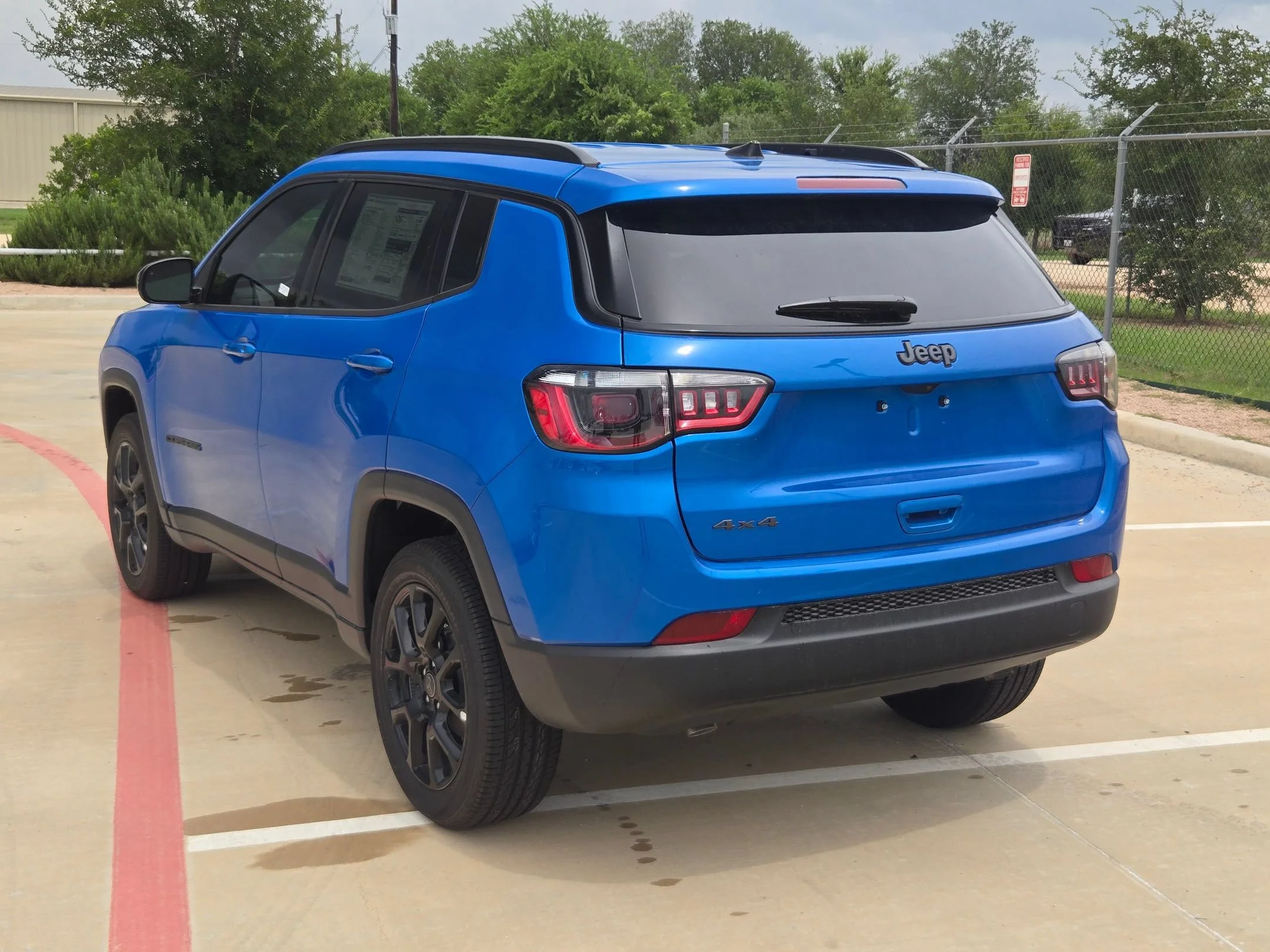 New 2026 Hydro Blue Pearlcoat Jeep Latitude image 5