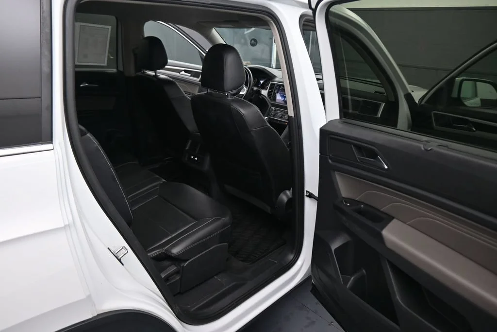 Used 2021 White Volkswagen 3.6L V6 SE w/Technology image 44
