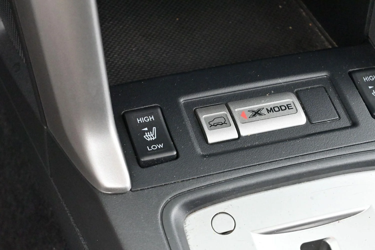 Used 2018 Ice Silver Metallic Subaru Premium image 24
