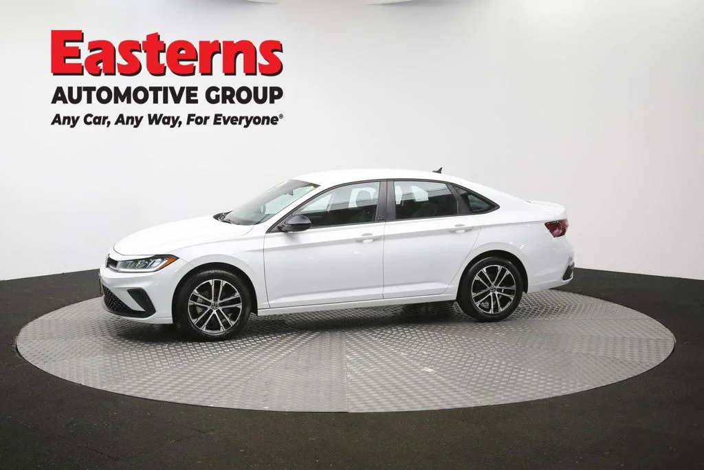 Used 2025 White Volkswagen 1.5T Sport image 56