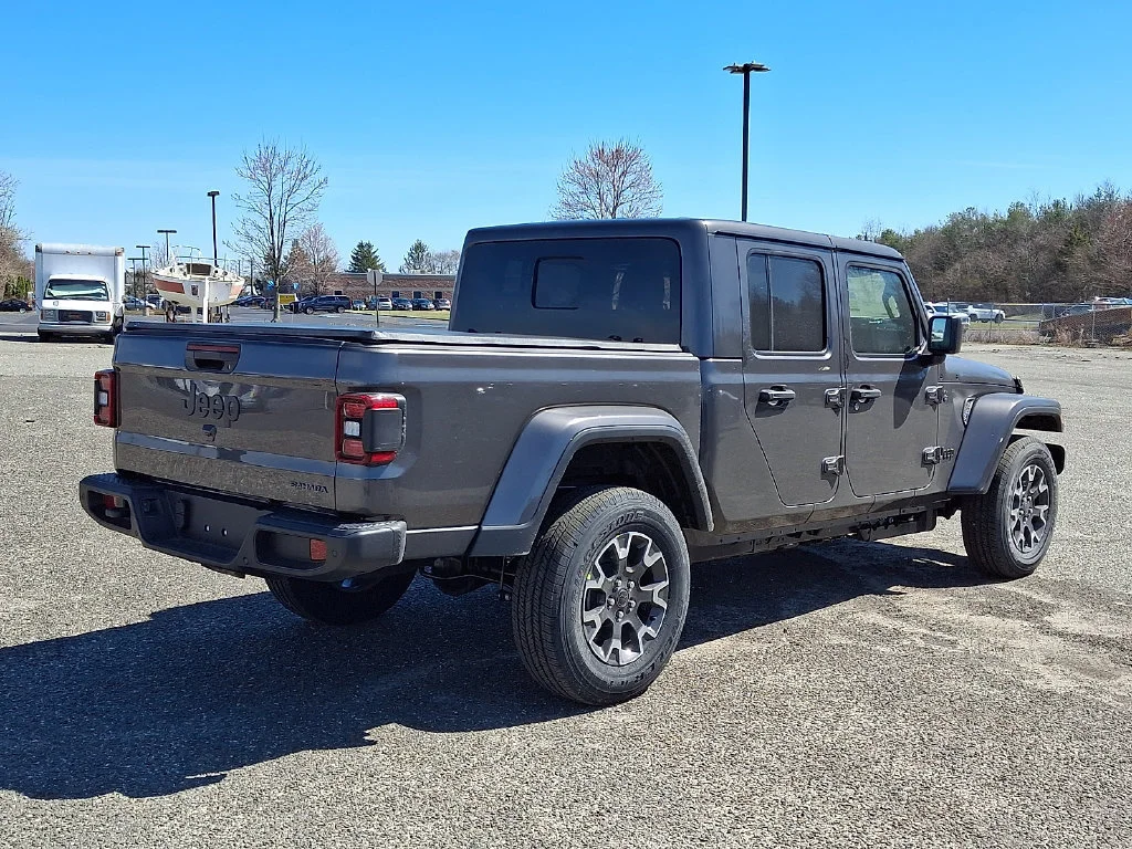 New 2026 Granite Crystal Metallic Clear-Coat Exterior Paint Jeep Sahara image 8