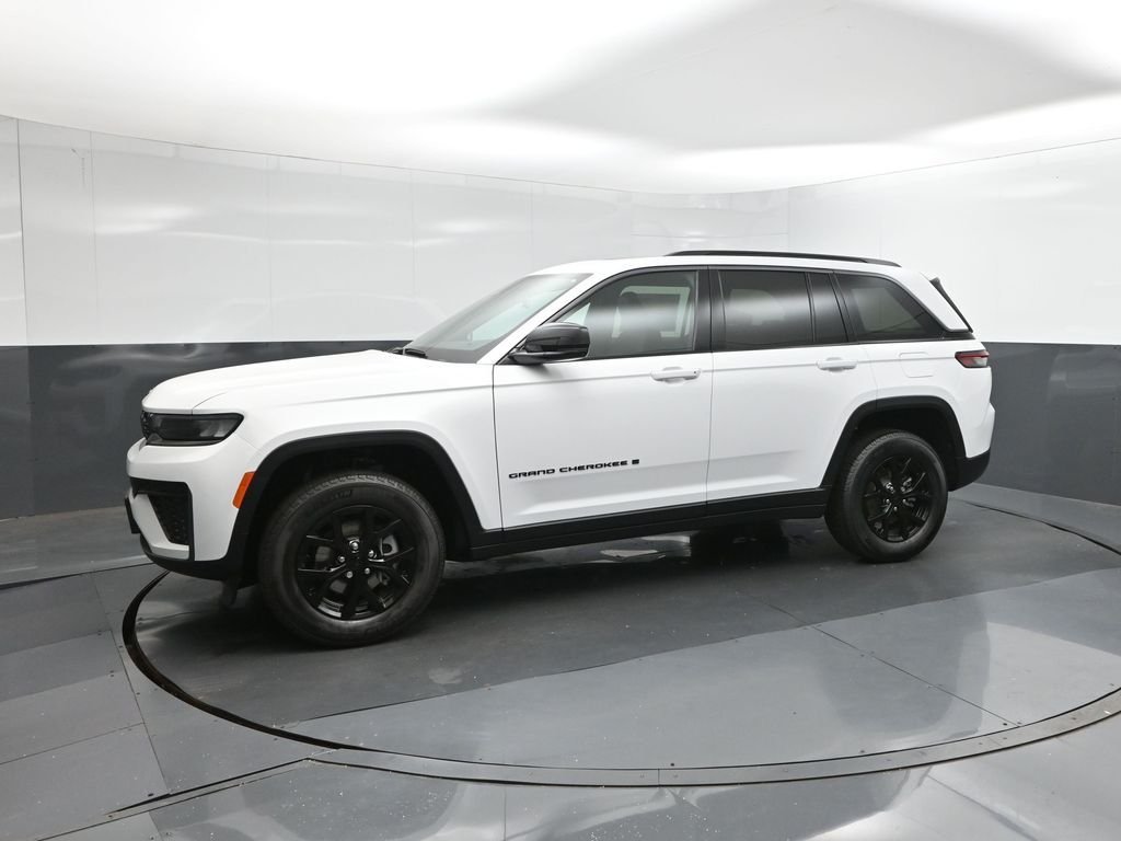 New 2026 Bright White Clear-Coat Exterior Paint Jeep Altitude image 30