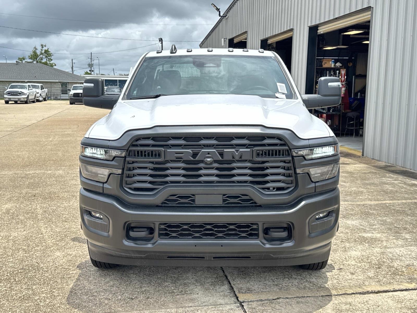 New 2026 Bright White Clear-Coat Exterior Paint RAM Tradesman image 2