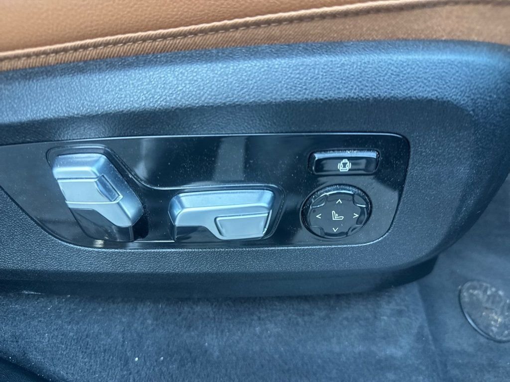 Used 2020 Black BMW xDrive50i image 18
