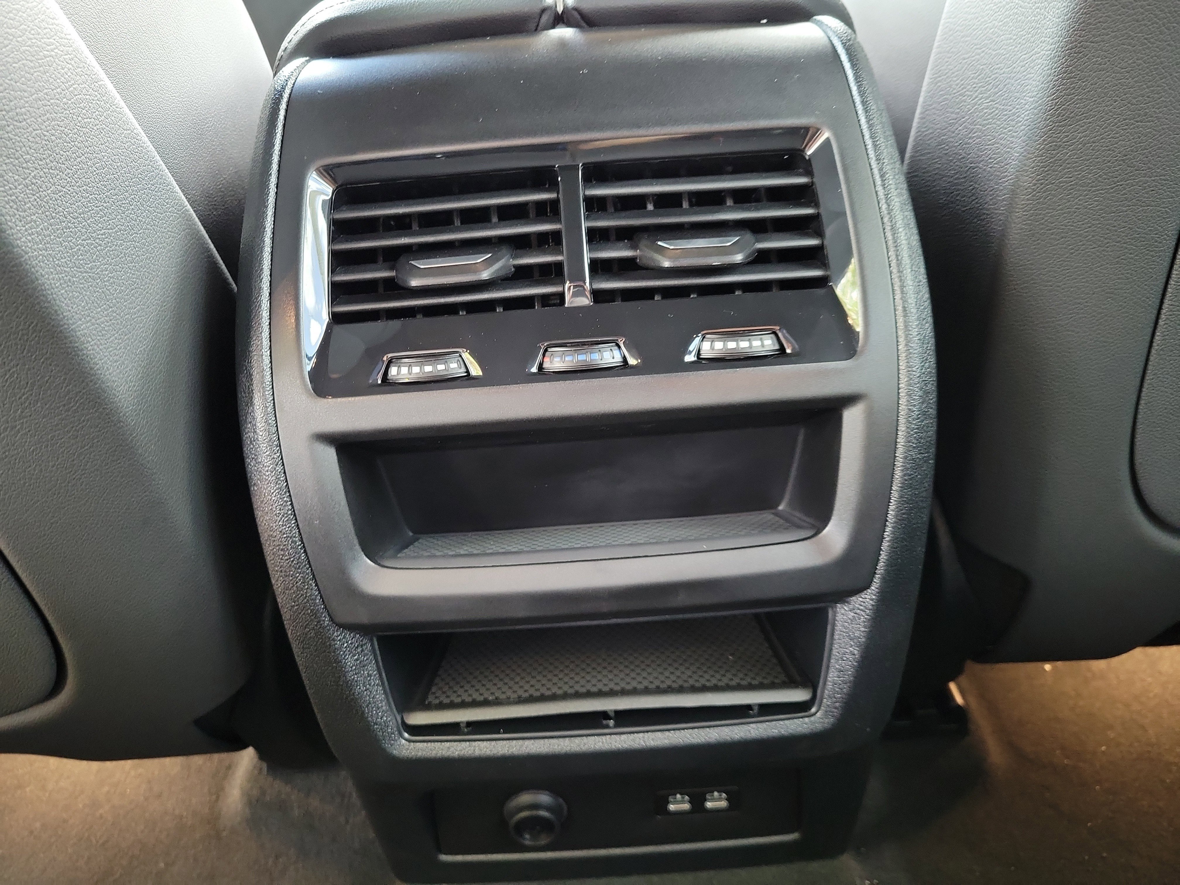 New 2026 Carbon Black Metallic BMW sDrive40i image 10