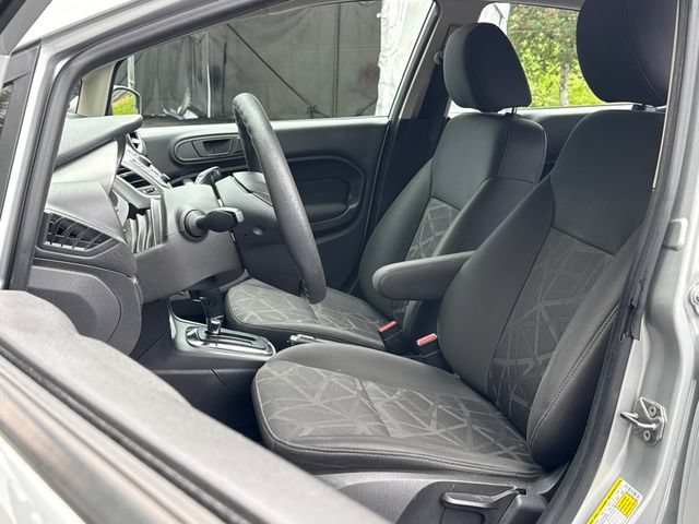 Used 2013 Ingot Silver Metallic Ford SE image 17