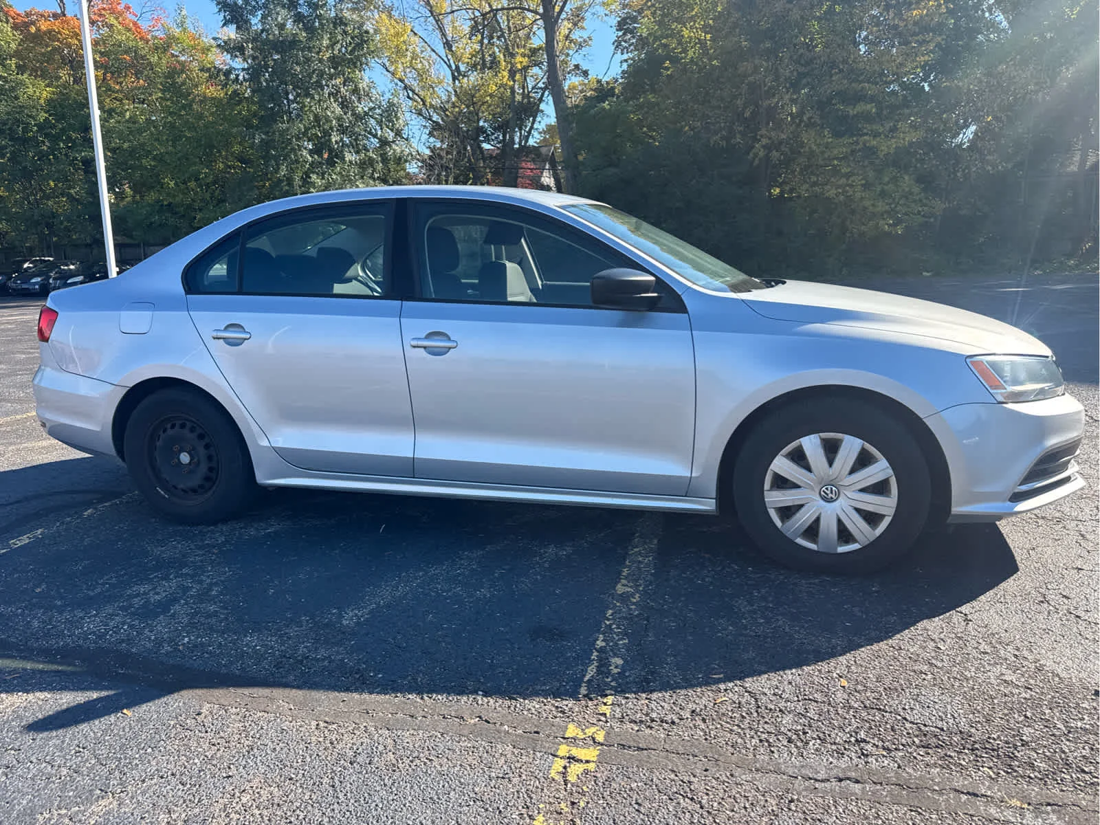 Used 2015  Volkswagen 2.0L S image 7