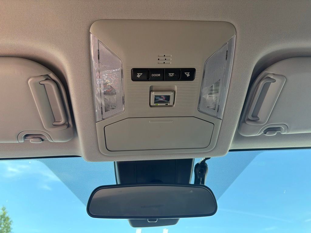 Used 2021 Silver Toyota XLE image 10