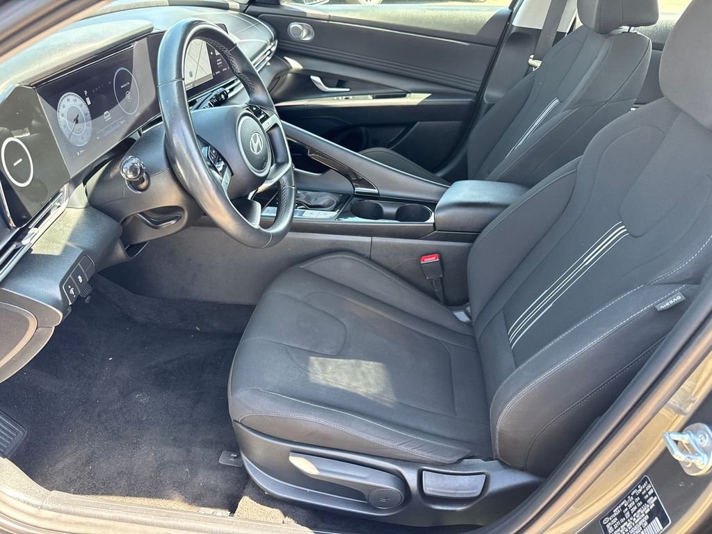 Used 2025 Gray Hyundai SEL Convenience image 22