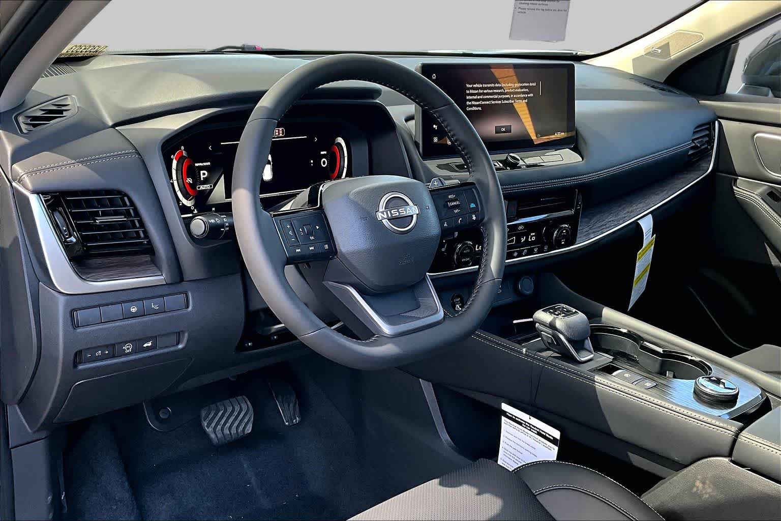 New 2026 Champagne Silver Metallic / Super Black Two-tone Nissan Platinum image 10