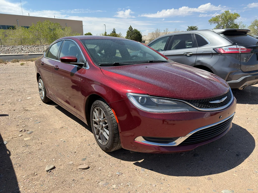 Used 2015 Velvet Red Pearlcoat Chrysler Limited image 3