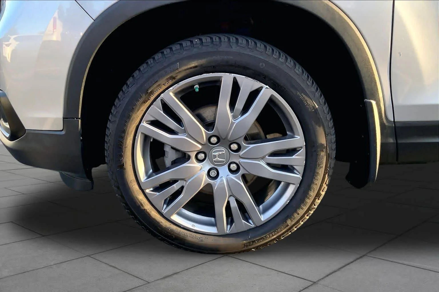 Certified Used 2019 Lunar Silver Metallic Honda EX-L image 20