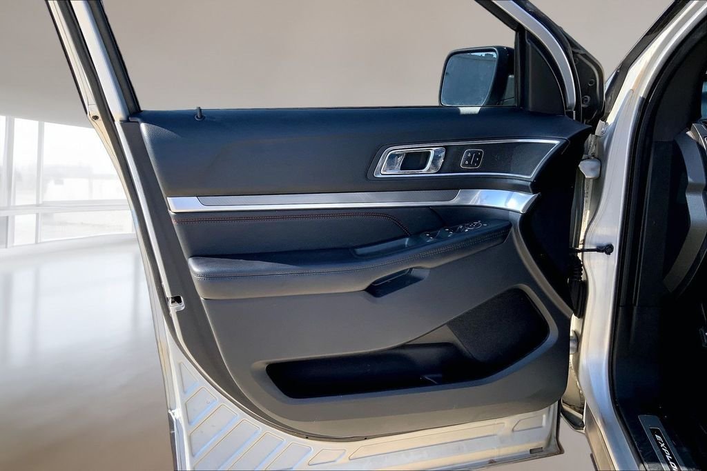 Used 2018 Ingot Silver Ford Sport image 22