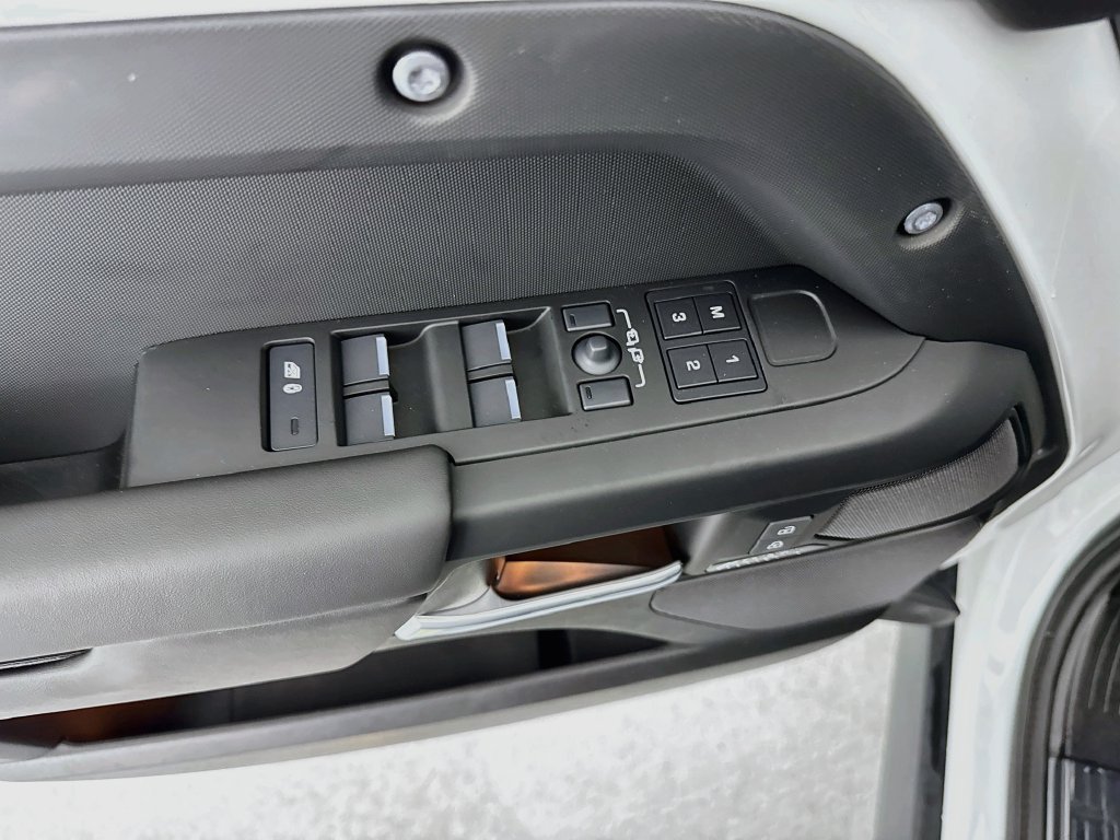 New 2026 Fuji White Land Rover X-Dynamic SE image 18