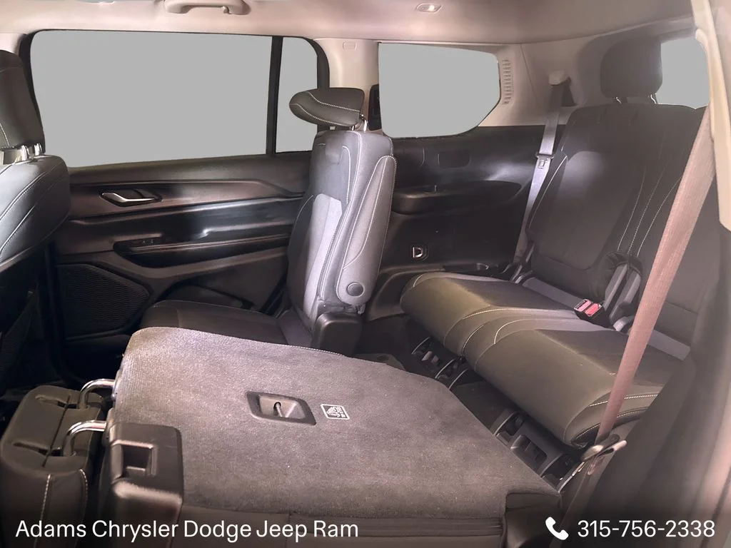 Used 2023 White Jeep Laredo image 11