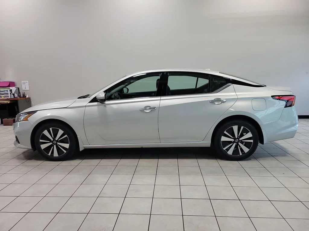 Used 2020 Silver Nissan 2.5 SL image 5