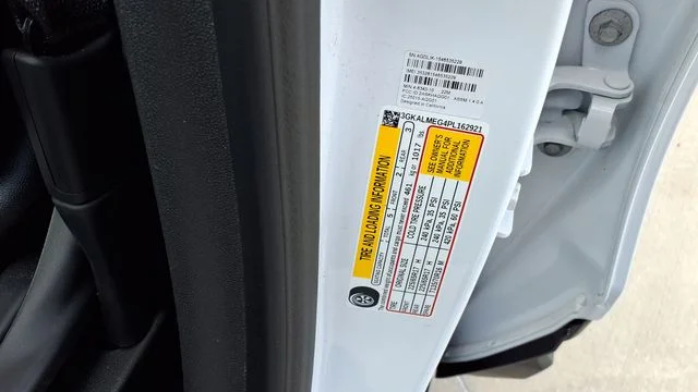 Used 2023 White GMC SLE image 31
