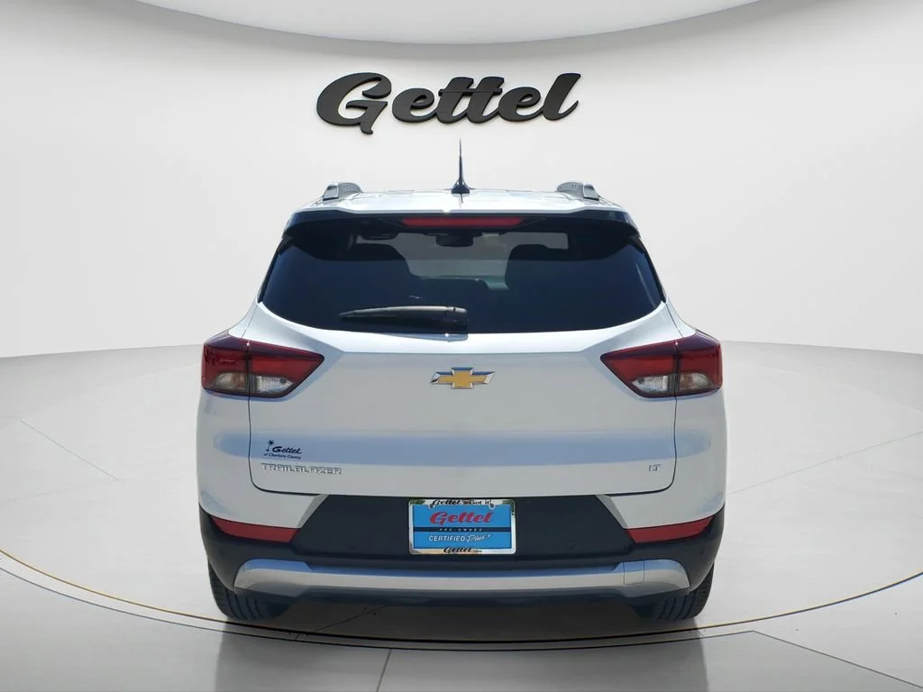 Used 2024 Iridescent Pearl Tricoat Chevrolet LT image 6