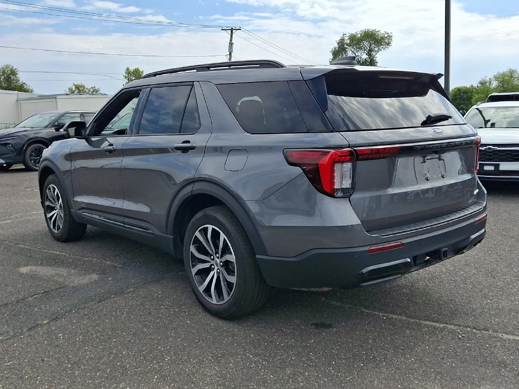 Used 2025 Carbonized Gray Ford ST-Line image 8