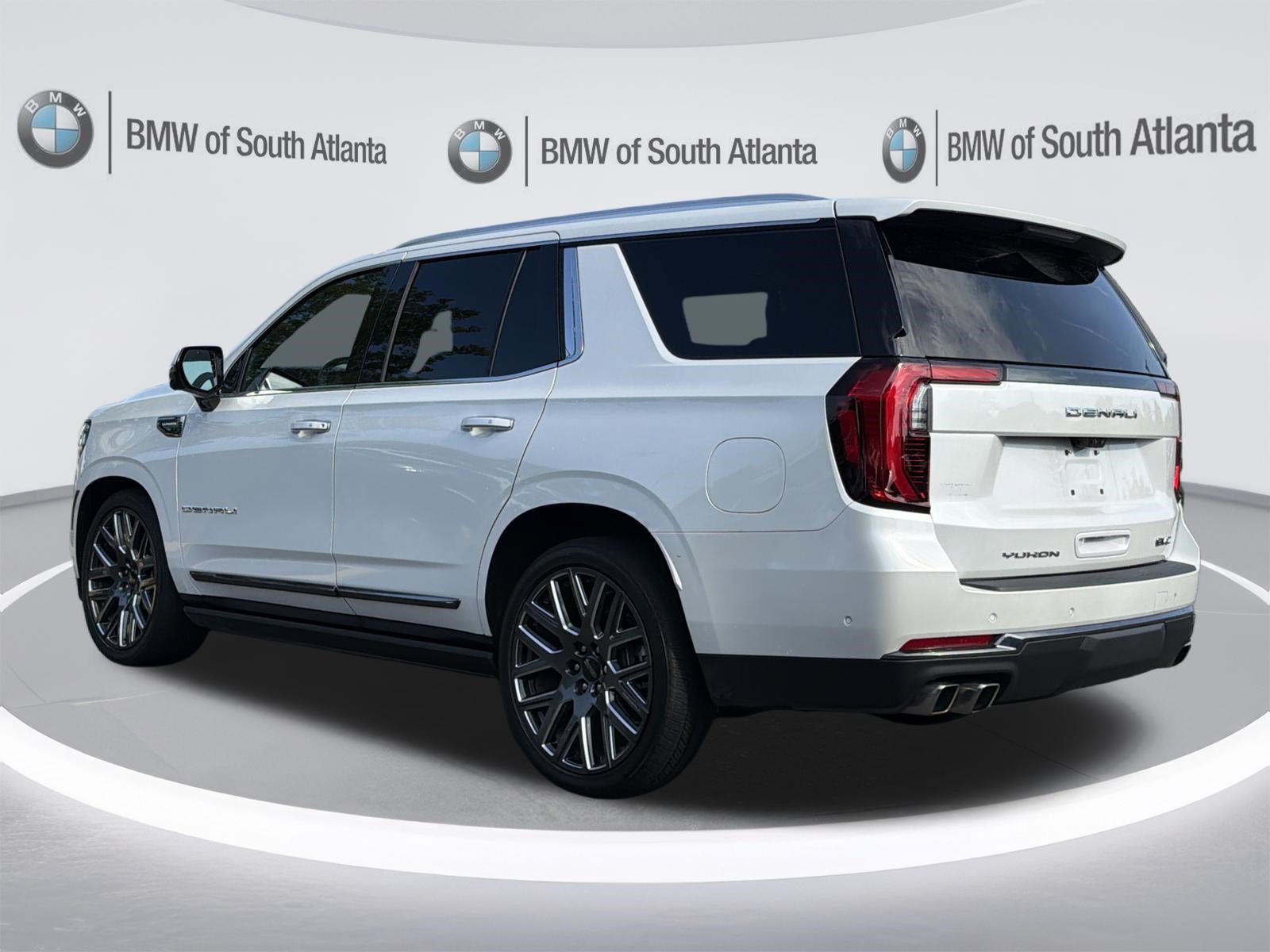 Used 2025 White Frost Tricoat GMC Denali Ultimate image 25