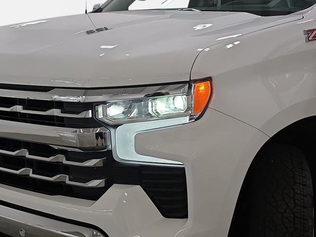 Used 2025 White Chevrolet LTZ image 31