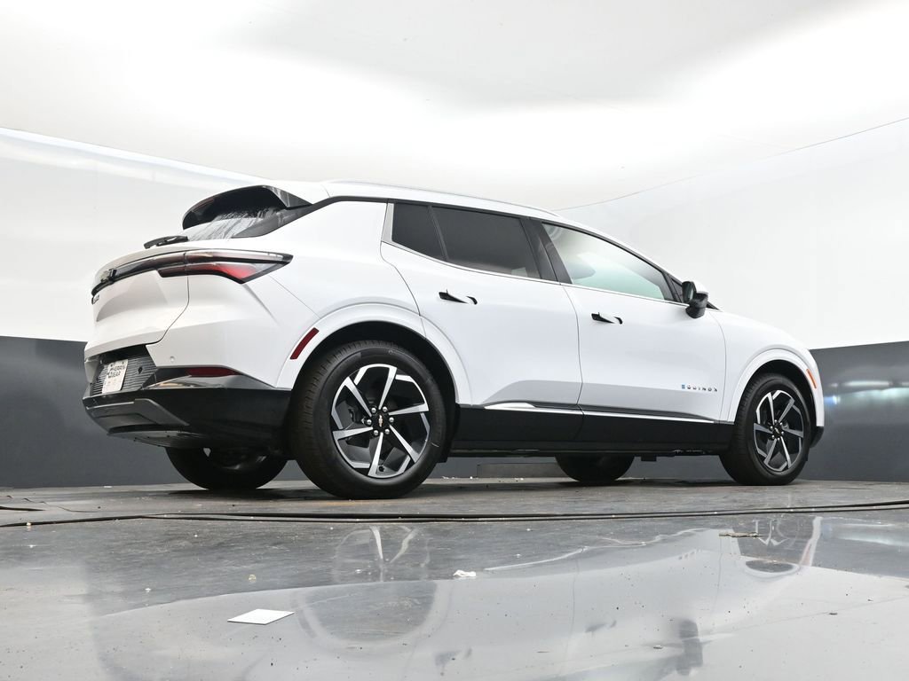 New 2025 Summit White Chevrolet LT image 43