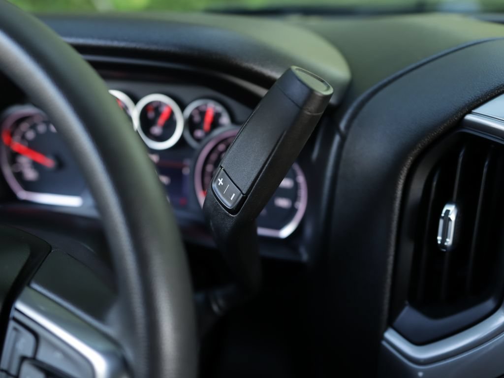 Used 2022 Northsky Blue Metallic Chevrolet Custom image 18