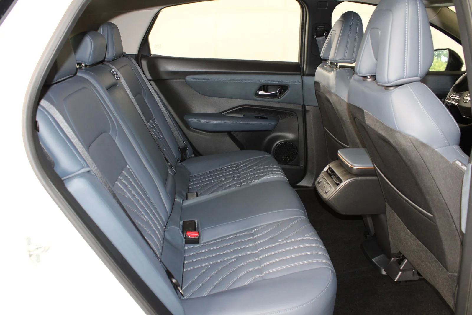 Used 2024 White Nissan PLATINUM+ e-4ORCE image 14