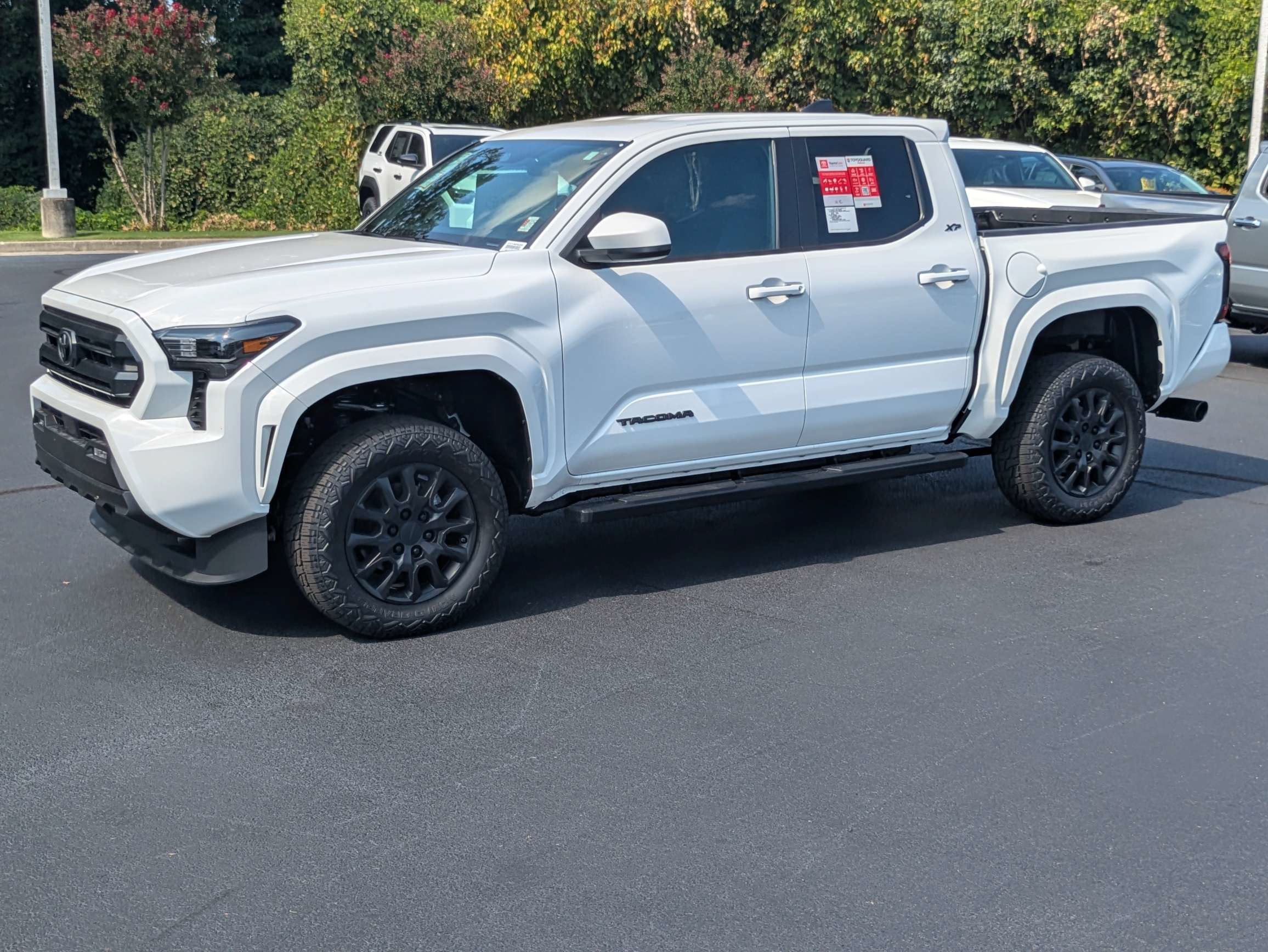 2026 Toyota Tacoma SR5 - Photo 9
