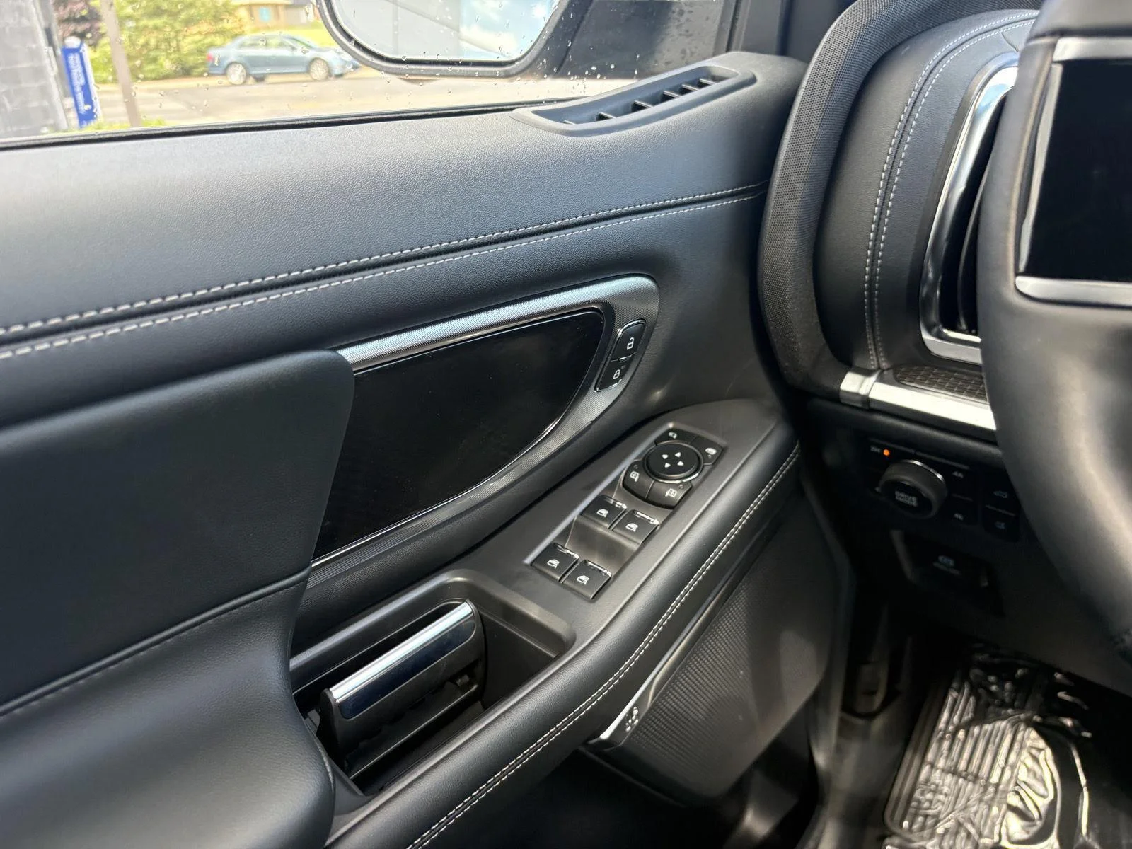 New 2026 Glacier Gray Metallic Tri-Coat Ford Platinum® image 13
