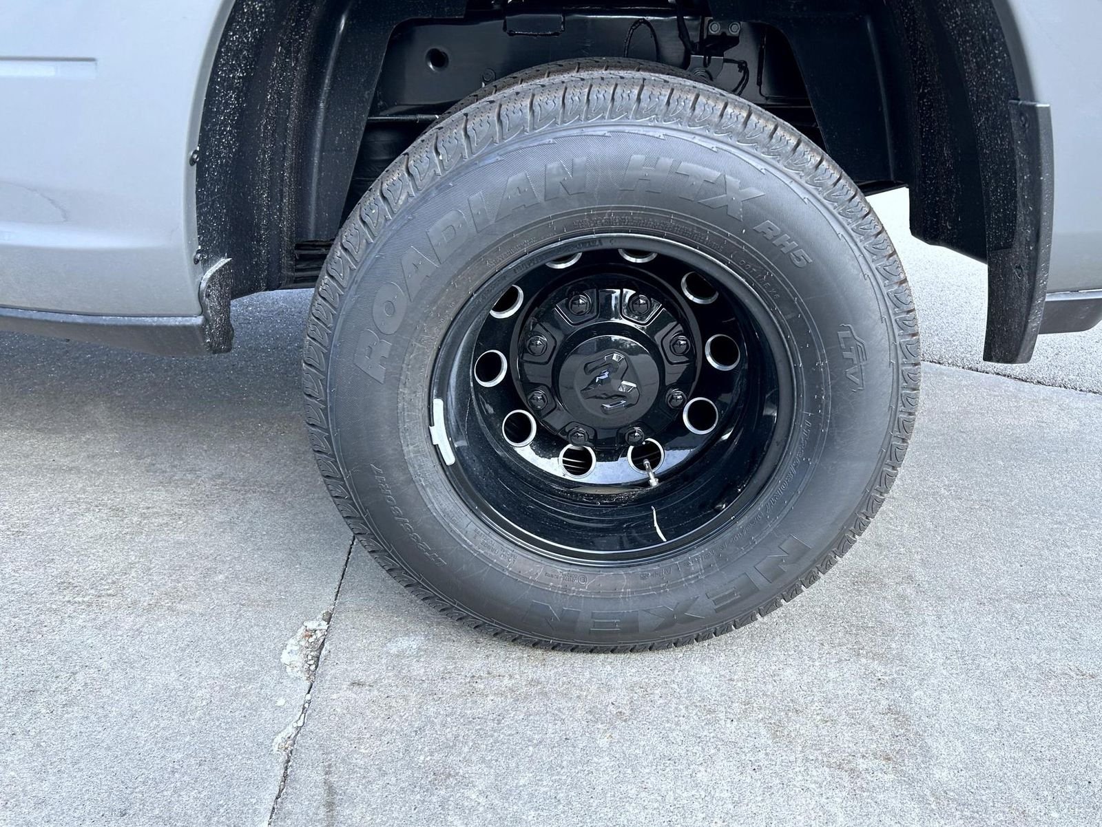 New 2026 Ceramic Gray Clear-Coat Exterior Paint RAM Laramie image 22